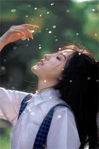 姐姐夺走母亲去受苦，她选择享福爆火全网