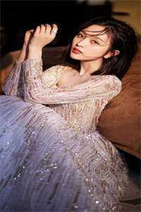 女总裁将五百万奖金颁给实习生后，我直接让公司破产未删节