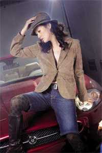 叛军逼宫，我却阻止我爹进宫救驾已完结