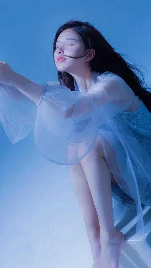 公司新产品发布会上，我把妻子的效果图公之于众小说大结局