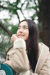 陪她看尽维港夜精彩