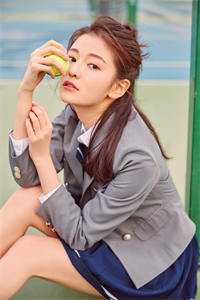 梨枝空映月，不见旧人归最新