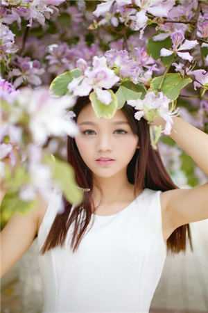 表姑娘进错房，被疯批权臣强夺了列表