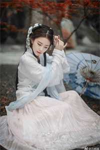 雨覆长安梨花落爆火全网