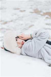 未婚夫在订婚宴玩脱衣纸牌，我让他在公海跳海的小说