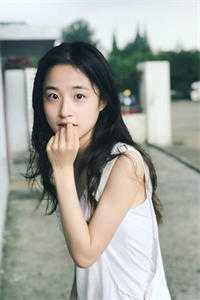 春风难覆桃花雪爆火全网