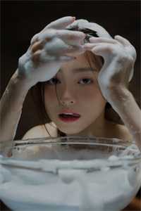 穿成小妃嫔，开局给贵妃下毒火爆小说